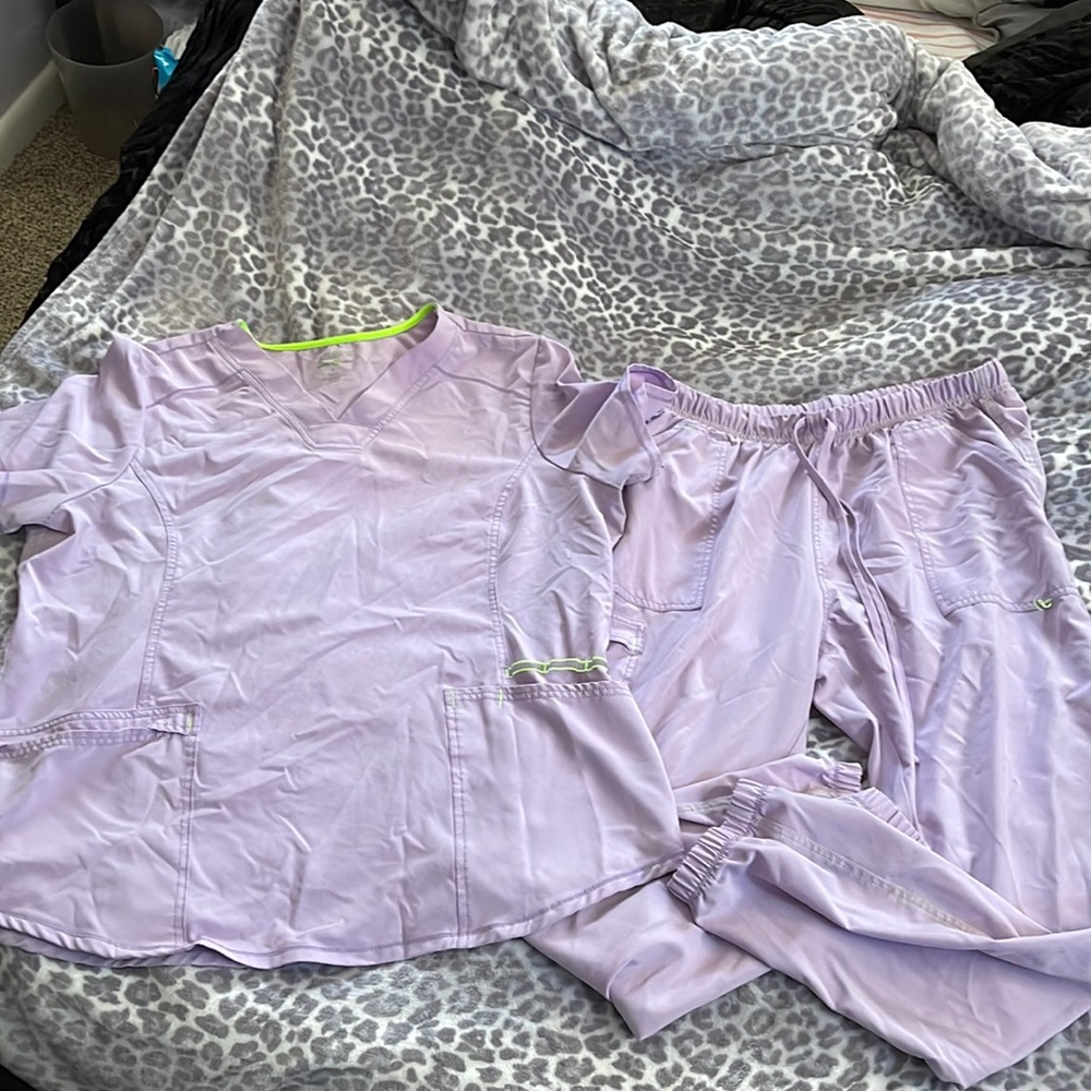 Scrub set